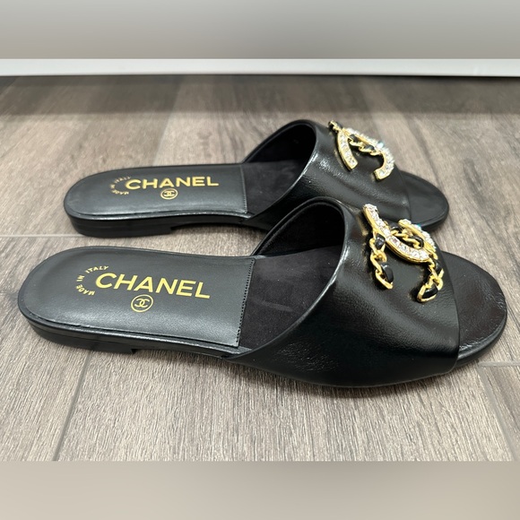2024 CHANEL BLACK LEATHER SLIDES WITH GOLD CC LOGO. Size 36 - Picture 3 of 14